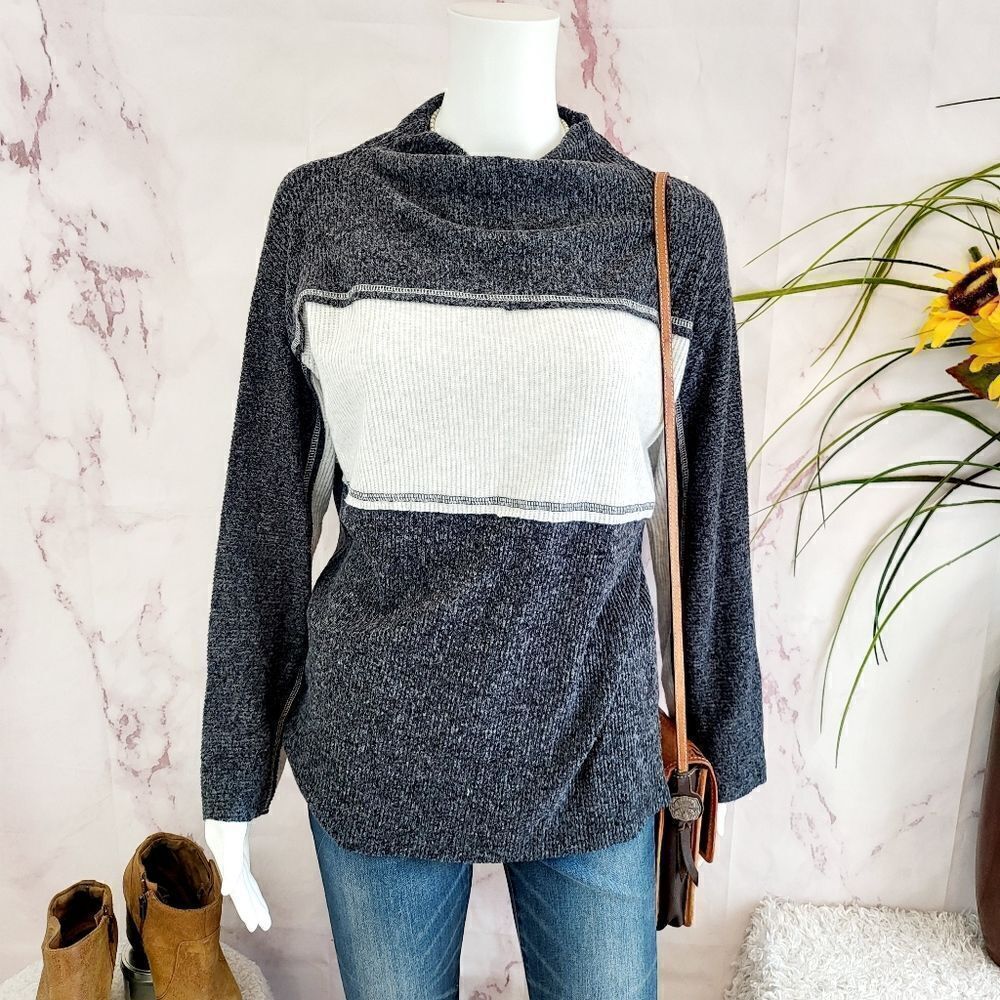 Women's Gray Sweater - Picture 2 of 5